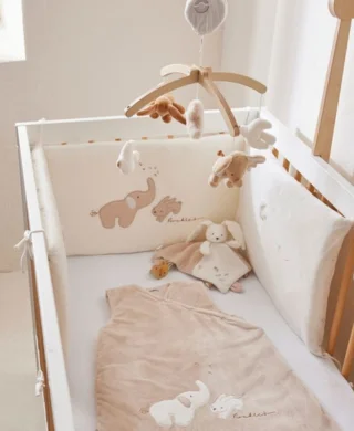 Tour de lit bébé