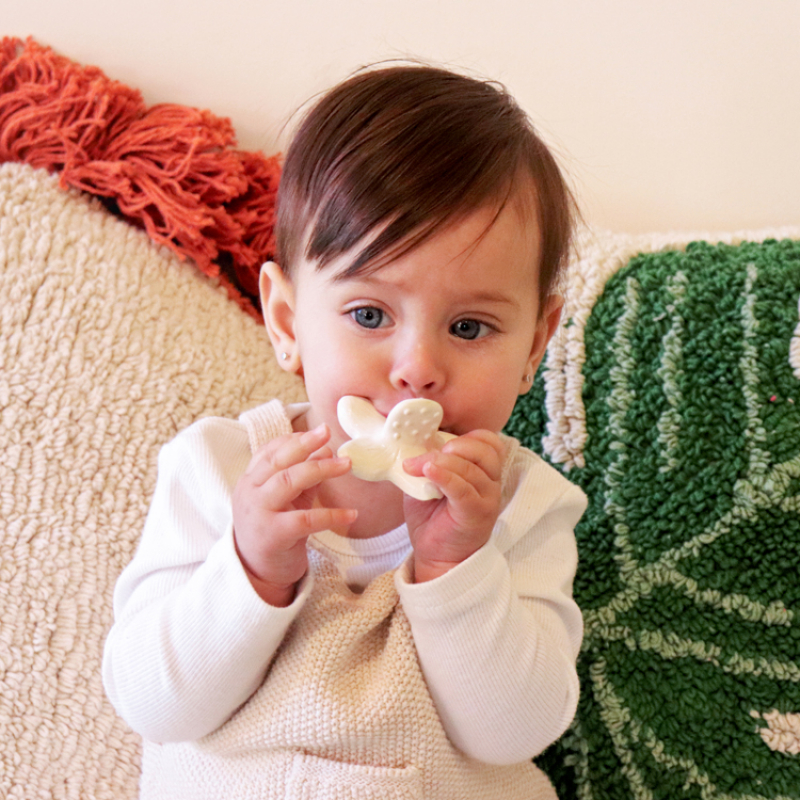 Mini jouet de dentition Hawaii the flower (Oli & Carol) - Image 7