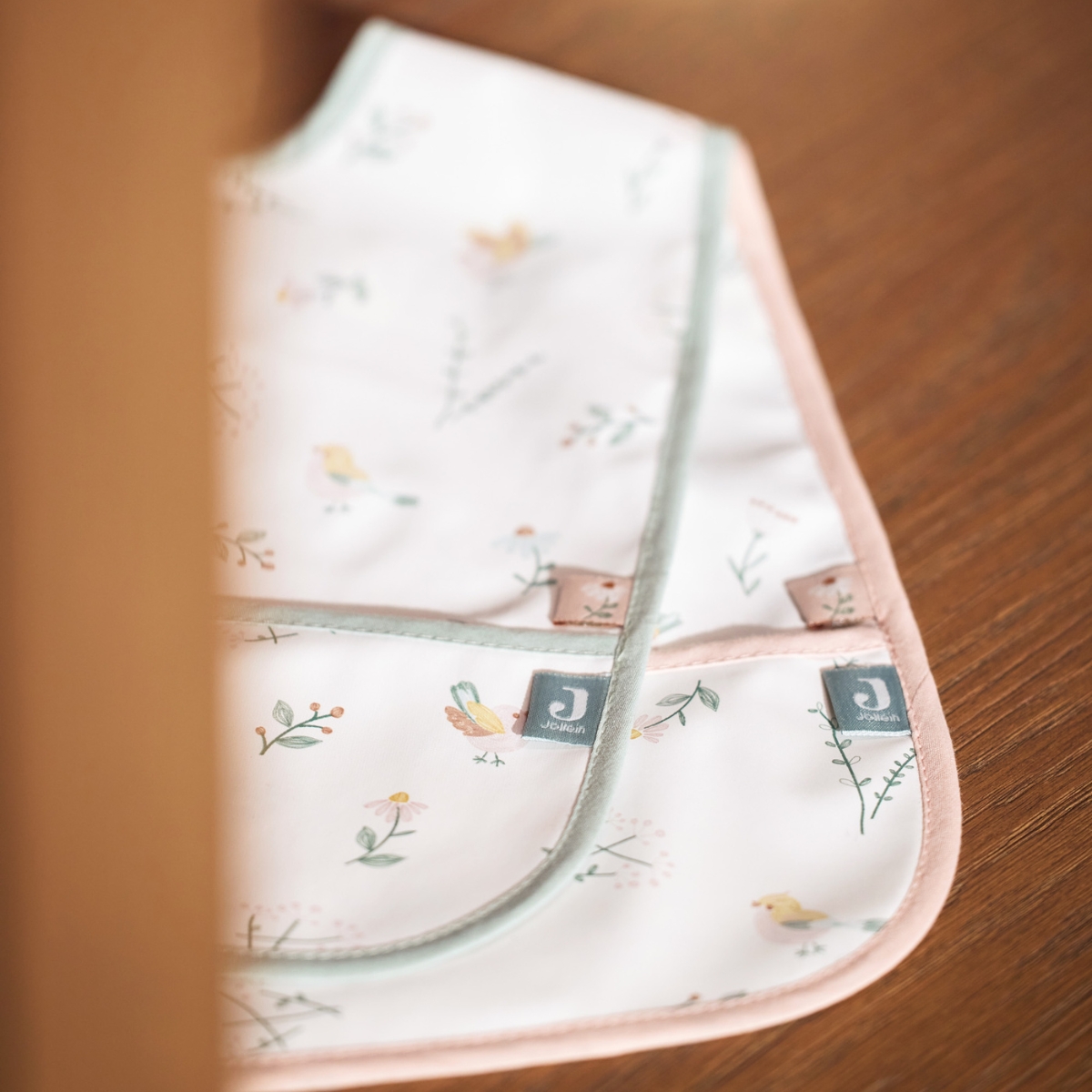 Lot de 2 bavoirs plastifiés Lovely Birds (Jollein) - Image 4