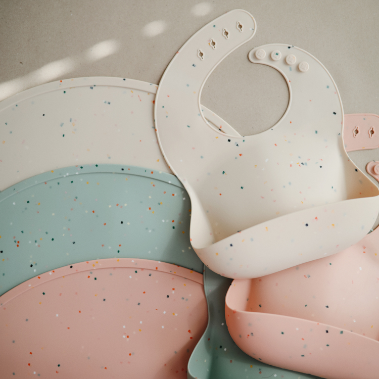 Set de table en silicone Cambridge blue confetti (Mushie) - Image 5