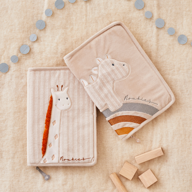 Protège carnet de santé Stégi le stégosaure TSO (Noukie's) - Image 1
