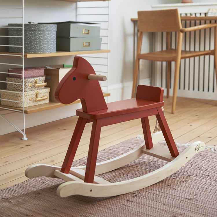 Cheval à bascule rouge orangé Carl Larsson (Kid's Concept) - Image 4