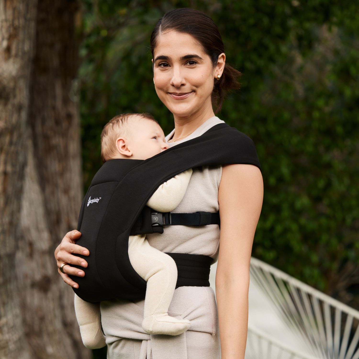 Porte bébé Embrace noir intense (Ergobaby) - Image 1