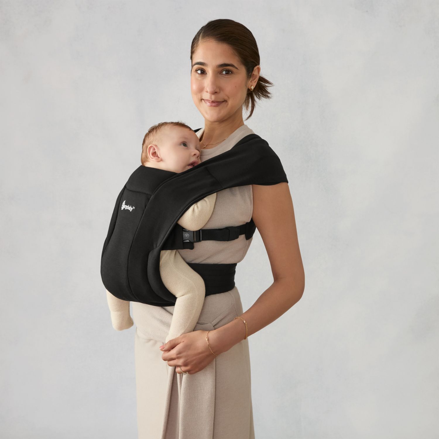 Porte bébé Embrace noir intense (Ergobaby) - Image 3