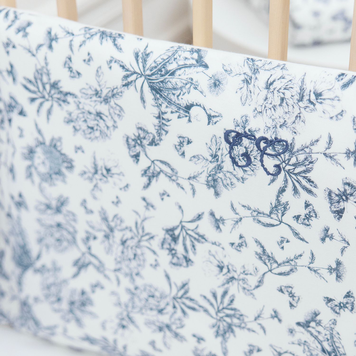 Tour de lit adaptable Toile de Jouy bleu (Tartine et Chocolat) - Image 1