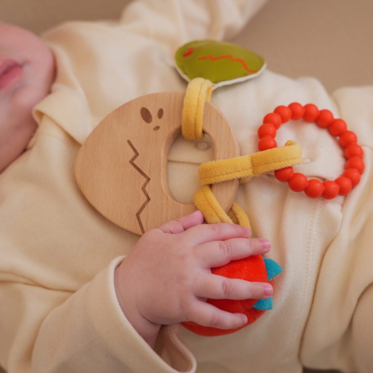 Hochet en bois Les Amis Dinos (Little Big Friends) - Image 4
