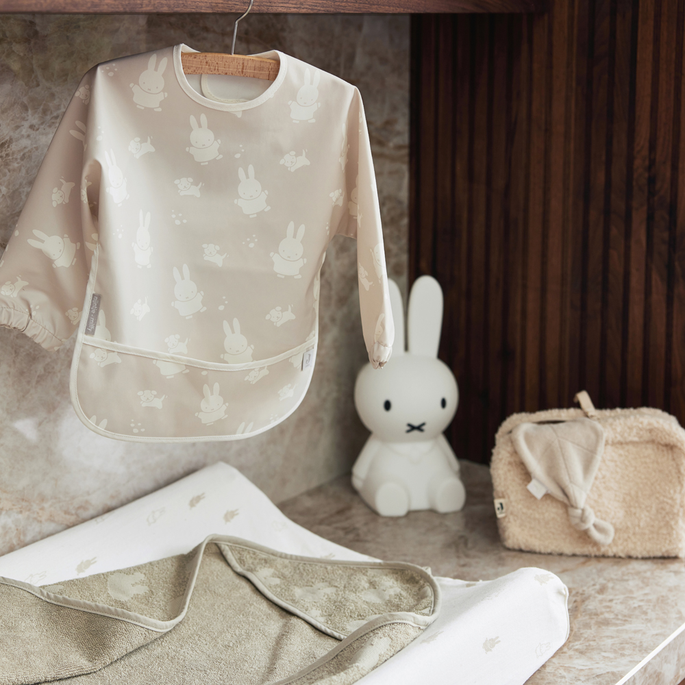 Bavoir à manches imperméable Miffy Snuffy Nougat (Jollein) - Image 6