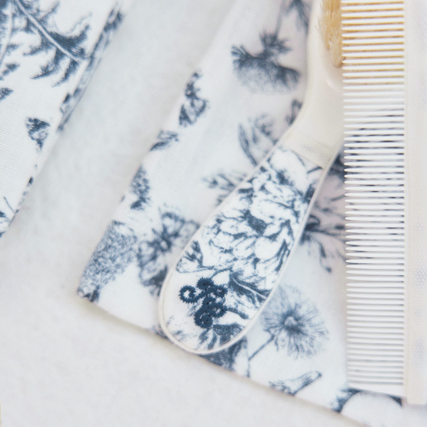 Brosse et peigne imprimé inspiration Toile de Jouy bleu (Tartine et Chocolat) - Image 2
