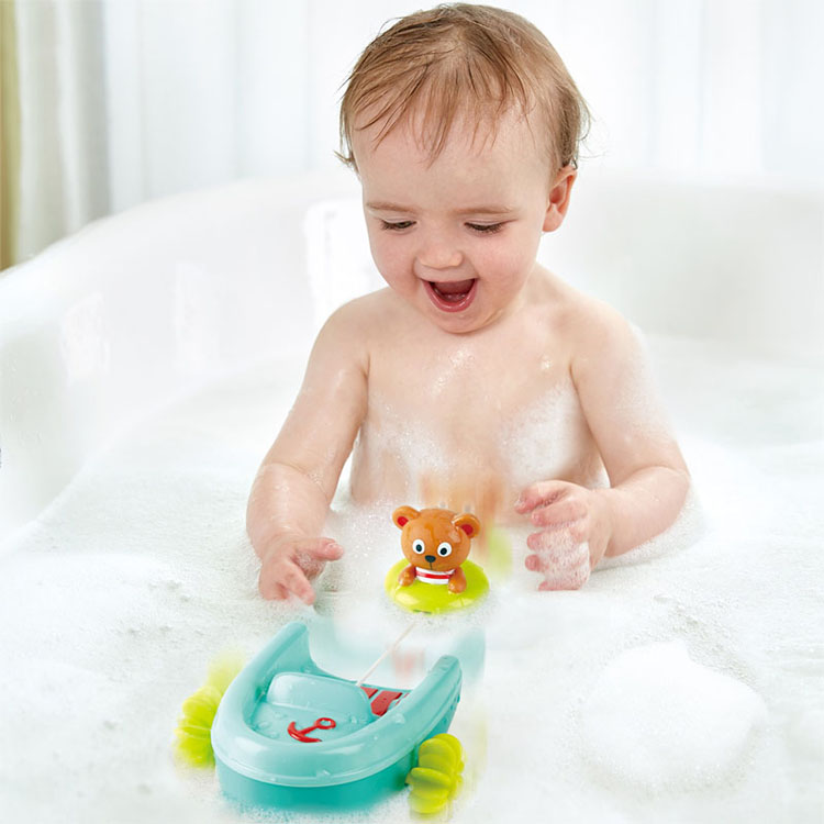 Jouet de bain Teddy et son bateau (Hape) - Image 1