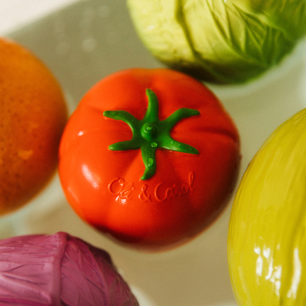 Balle sensorielle Tomate en caoutchouc naturel (Oli & Carol) - Image 2