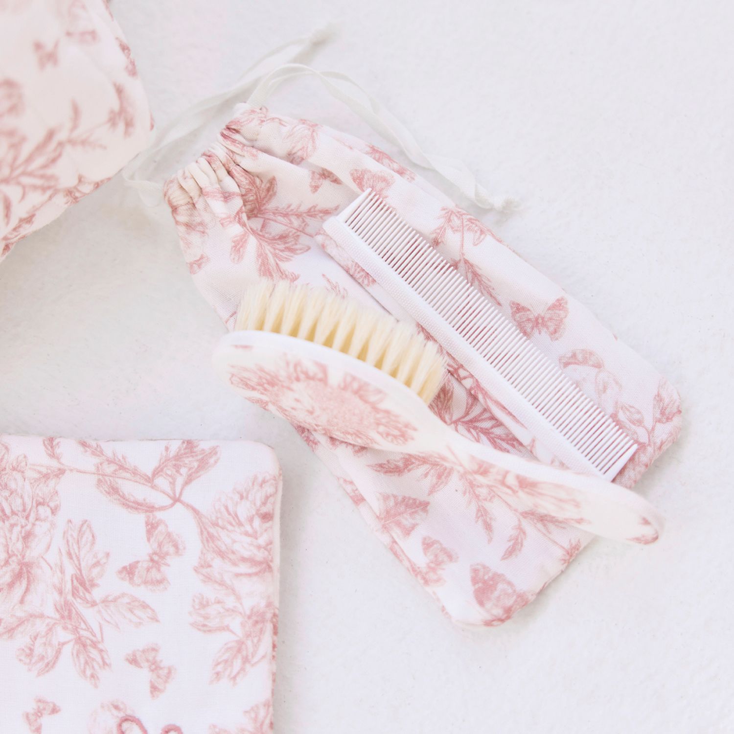 Brosse et peigne imprimé inspiration Toile de Jouy rose (Tartine et Chocolat) - Image 1