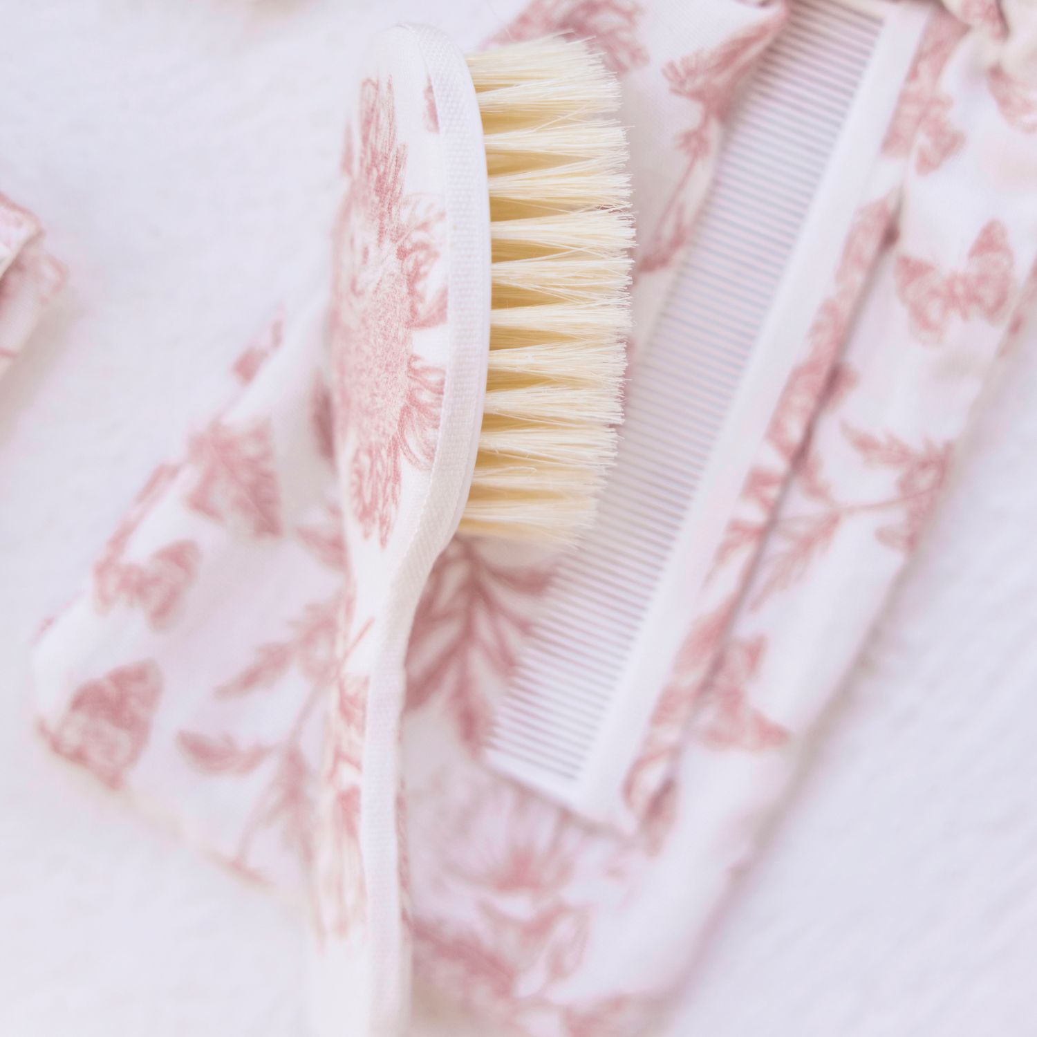 Brosse et peigne imprimé inspiration Toile de Jouy rose (Tartine et Chocolat) - Image 4