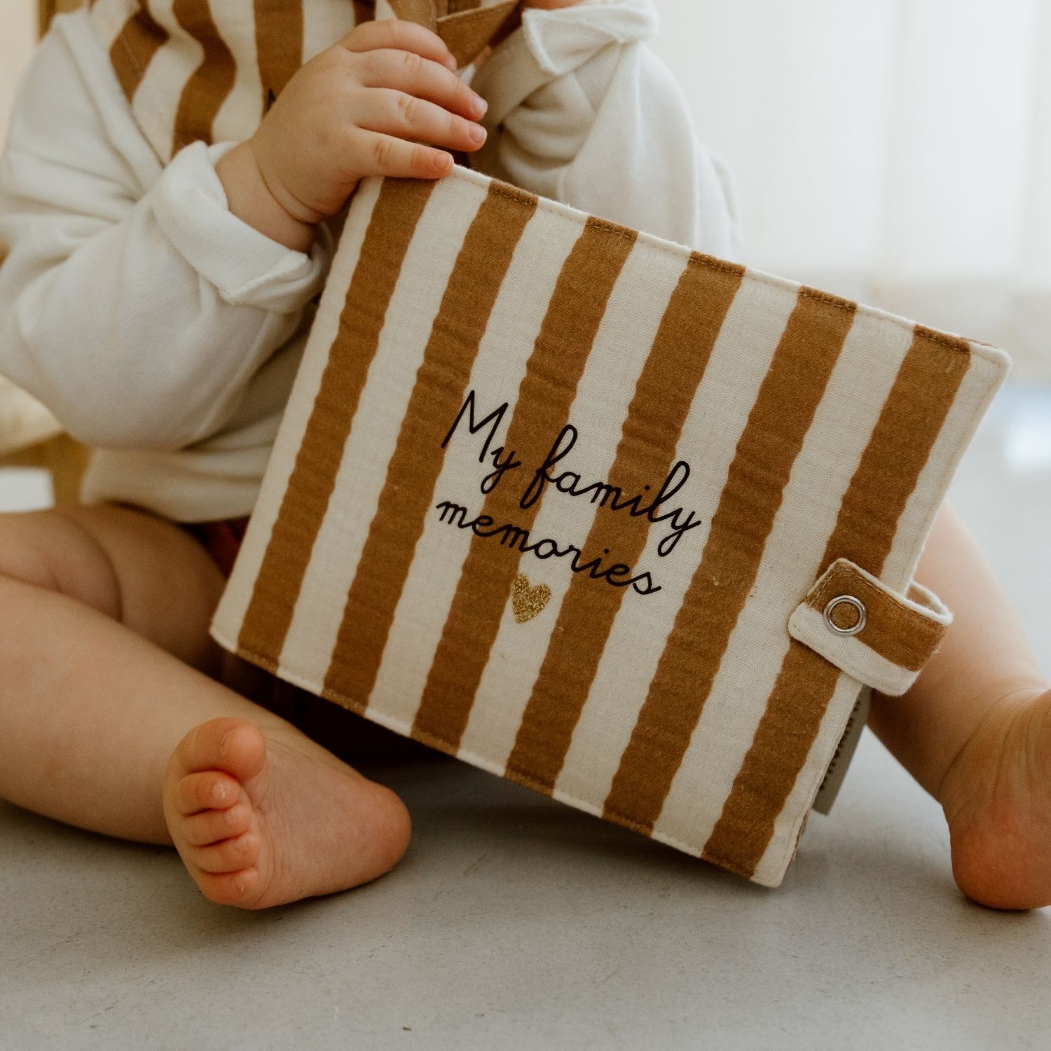 Mini album photo Rayures Larges (personnalisable) (Atelier Wagram) - Image 1