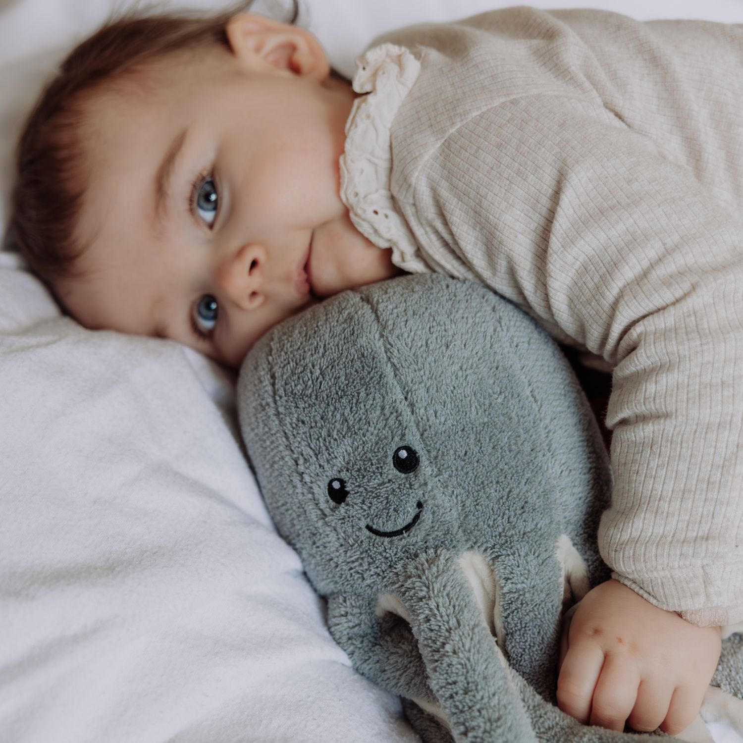 FLOW - Peluche bruit blanc rechargeable Olly la pieuvre grise