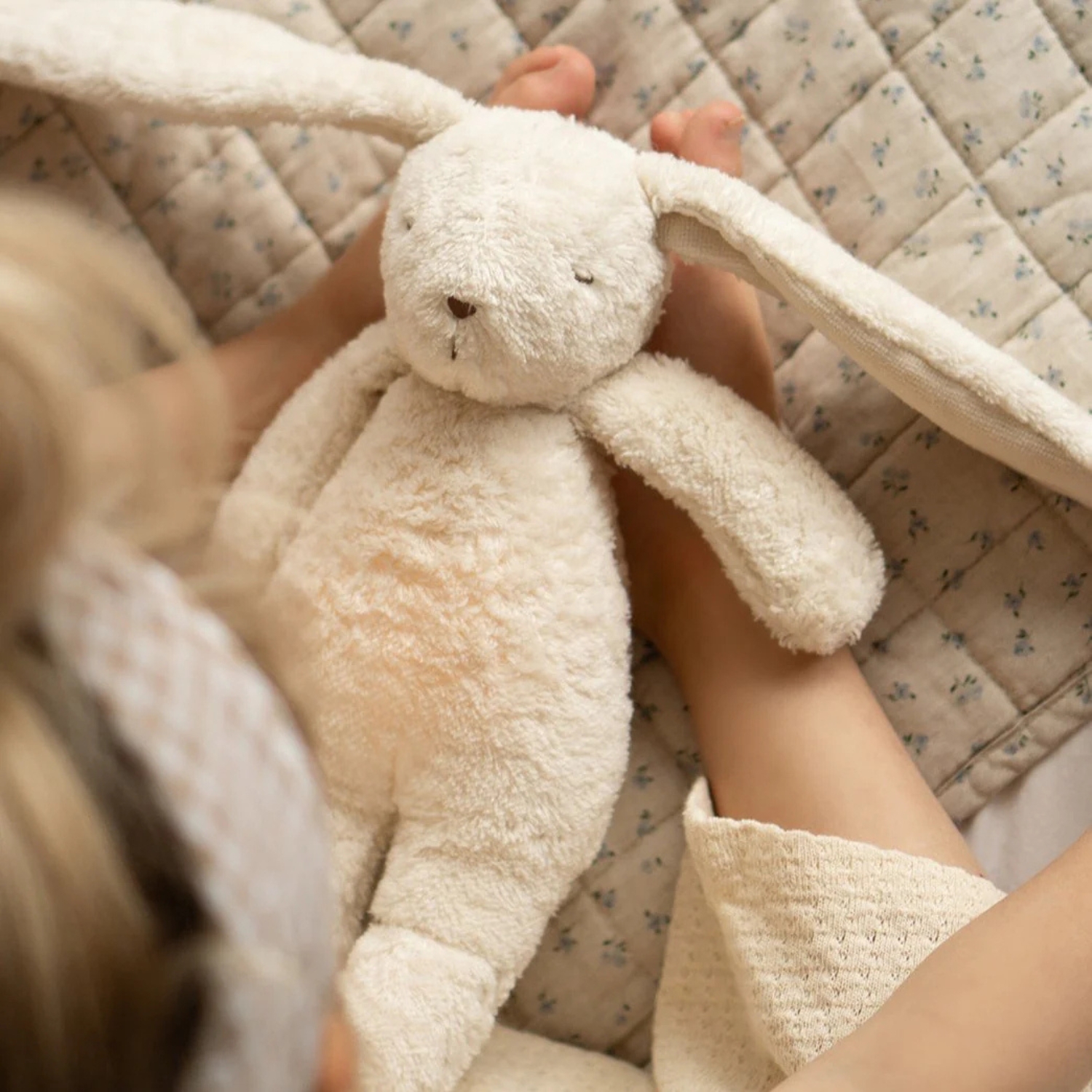 Peluche veilleuse lapin nature bio avec sons & lumières sable 2.0 (Moonie) - Image 3
