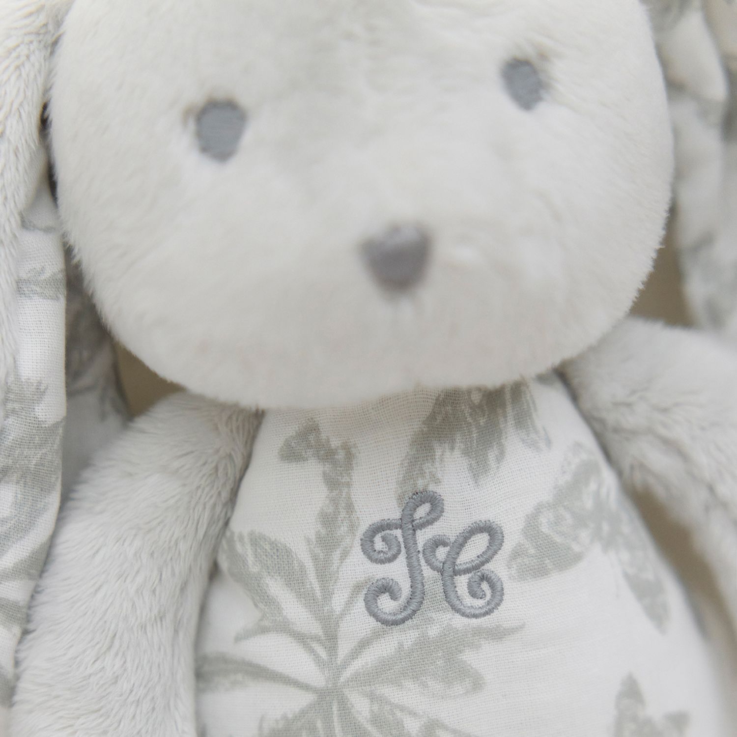 Peluche bruit blanc lapin Toile de Jouy gris (Tartine et Chocolat) - Image 4
