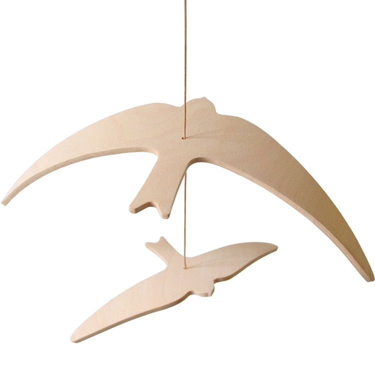 Mobile en bois de hêtre Kano Hirondelles (Charlie Crane) - Image 1