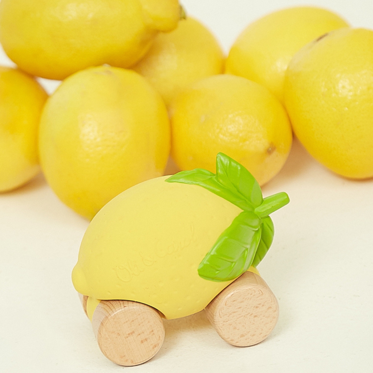 Voiture et jouet de dentition Lou citron (Oli & Carol) - Image 9