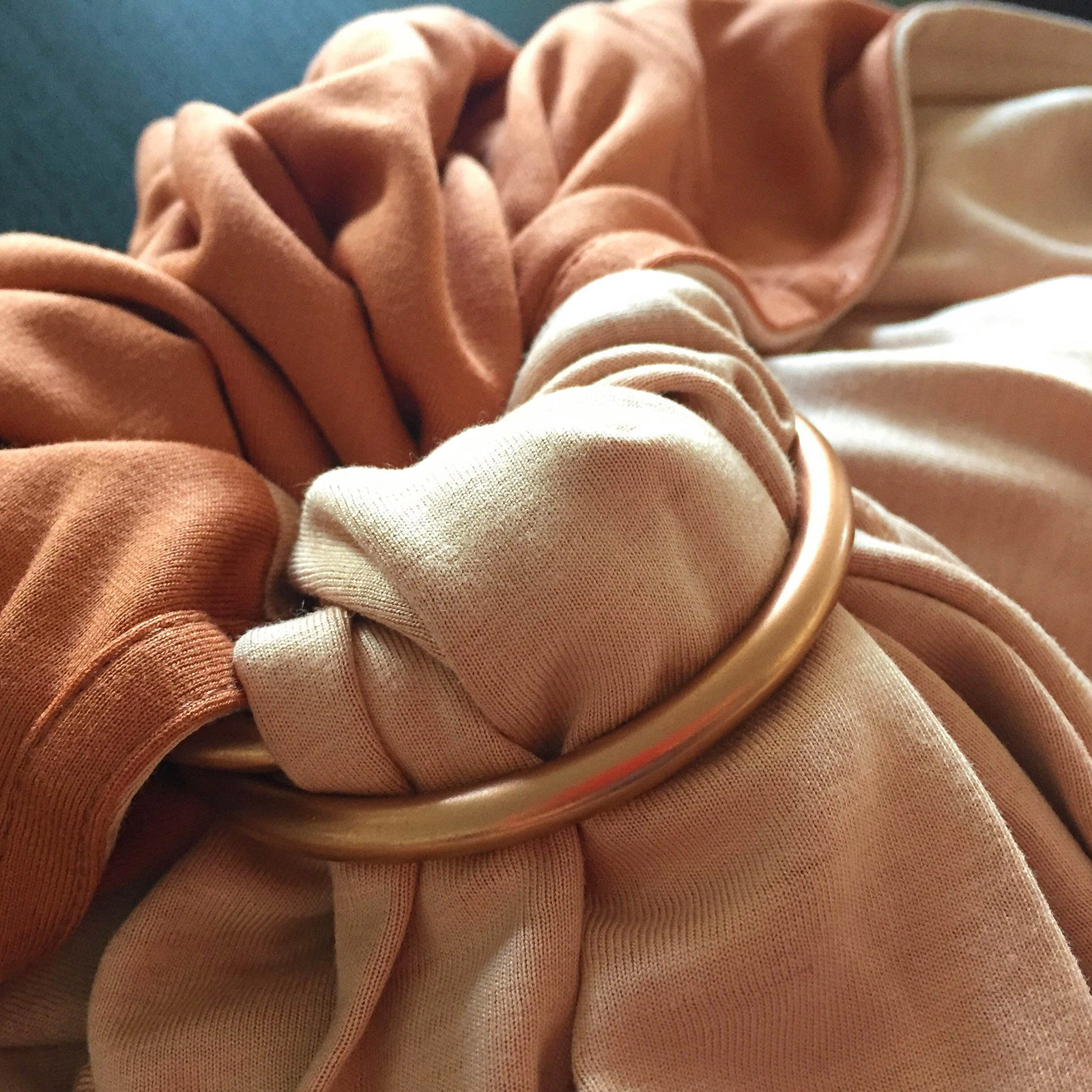 Petite écharpe Sling sans nœud Nude Caramel (Love Radius) - Image 8