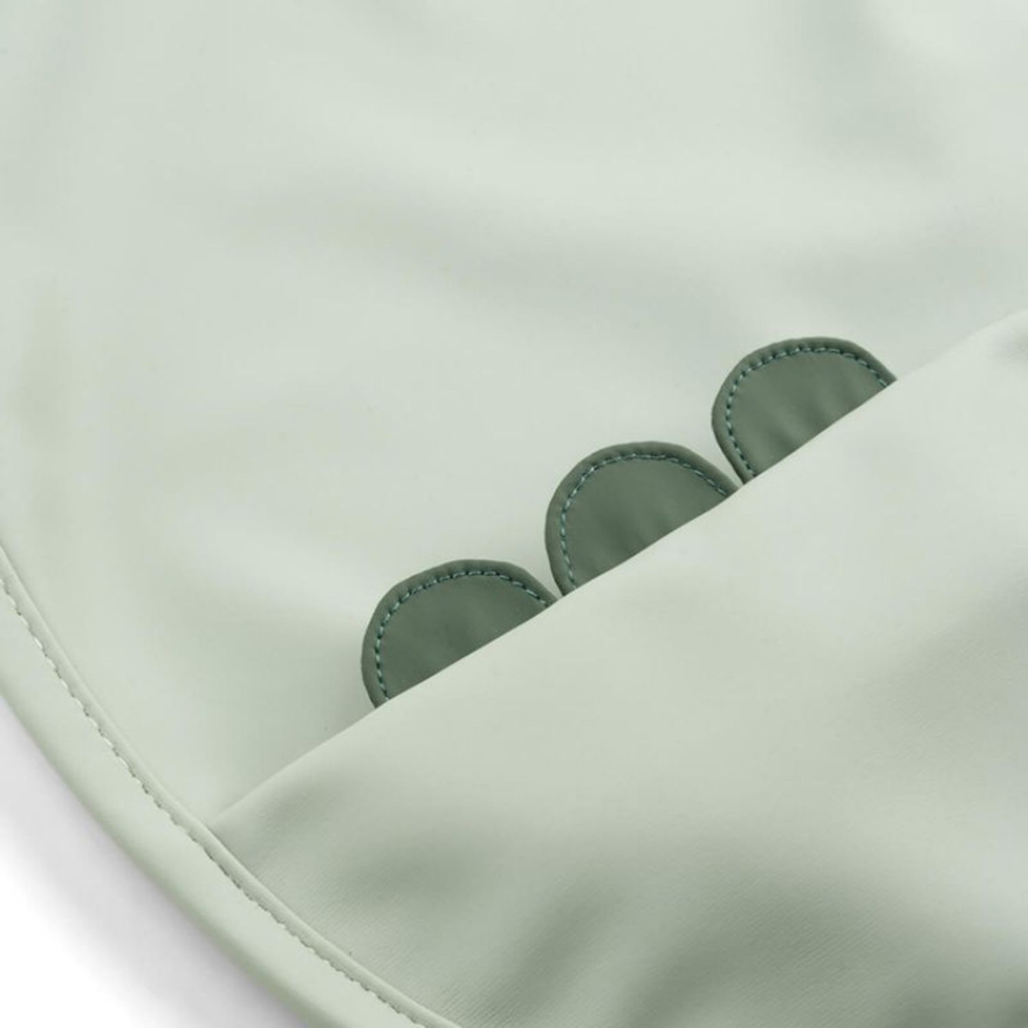 Bavoir élastique Croco vert (Done by deer) - Image 1