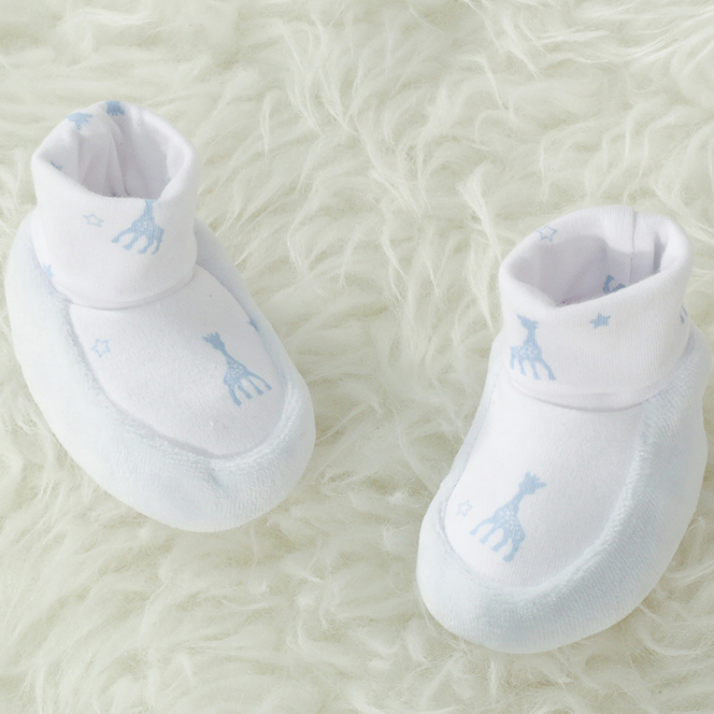 Chaussons de naissance bleus Sophie la girafe (0-1 mois) (Trois Kilos Sept) - Image 2