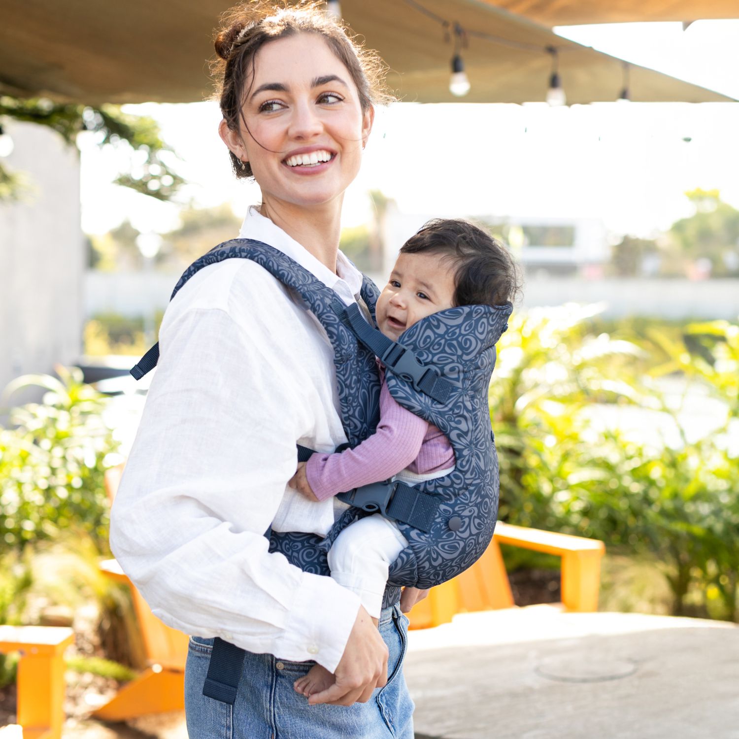 Porte bébé Flip 4 en 1 Navy Floral (Infantino) - Image 2
