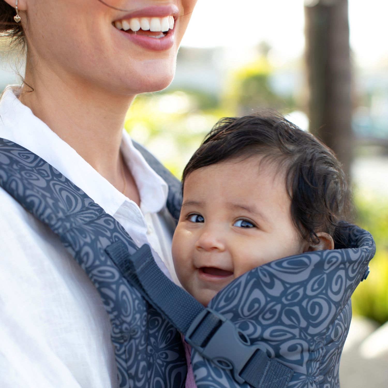 Porte bébé Flip 4 en 1 Navy Floral (Infantino) - Image 4