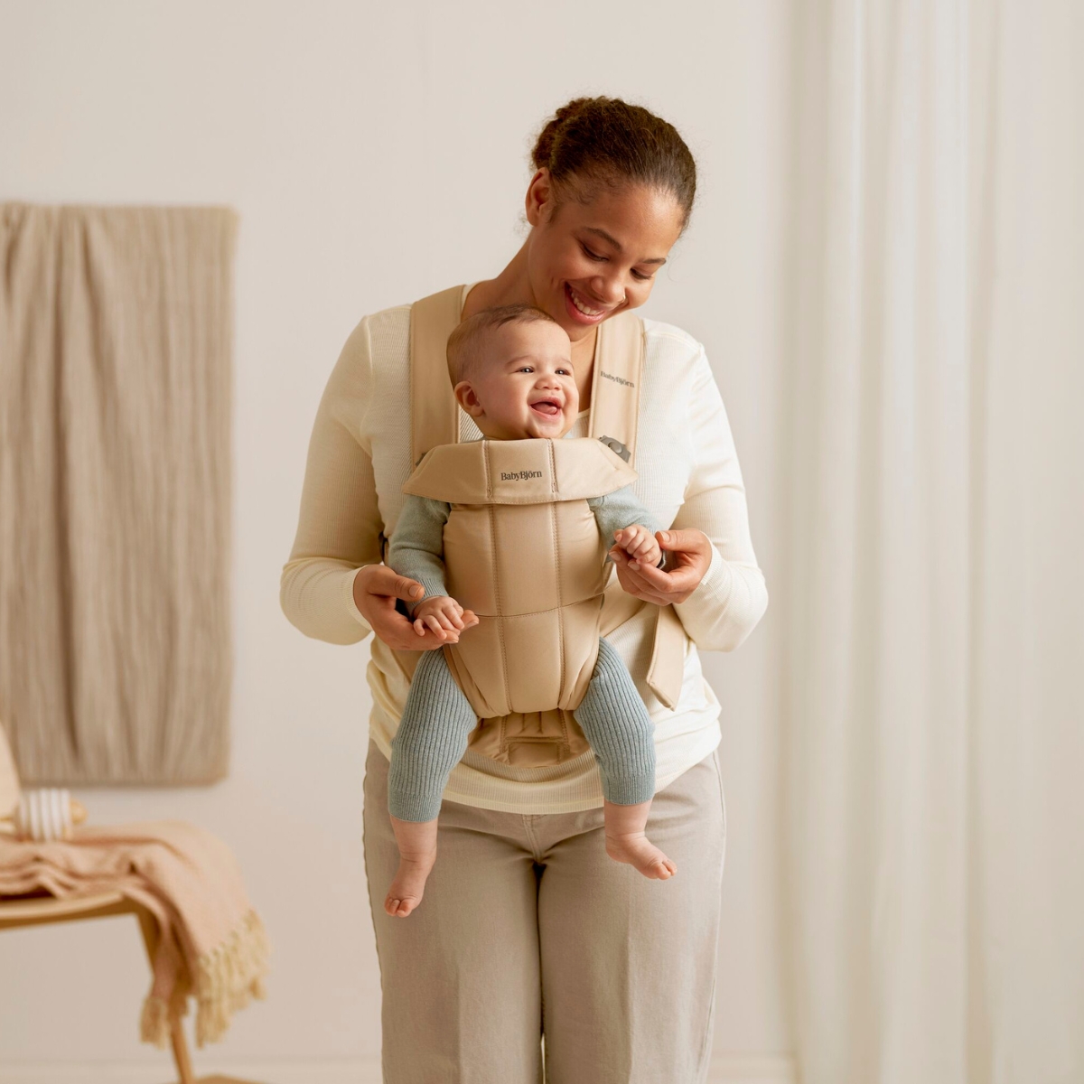 Porte-bébé Mini Tissé beige (BabyBjörn) - Image 4