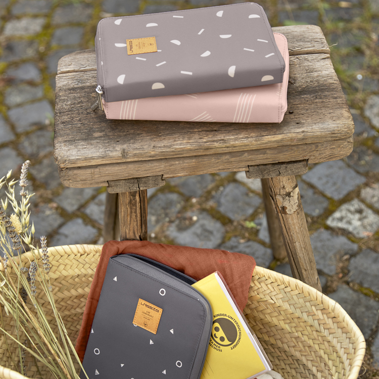 Protège carnet de santé Casual Universe anthracite (Lassig) - Image 3