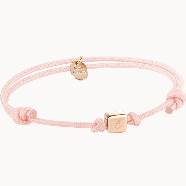 Bracelet bébé Cube personnalisable (plaqué or) (Merci Maman) - Image 1