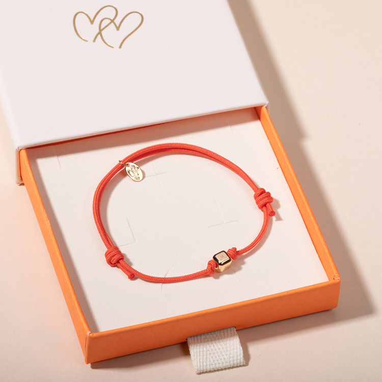 Bracelet bébé Cube personnalisable (plaqué or) (Merci Maman) - Image 3