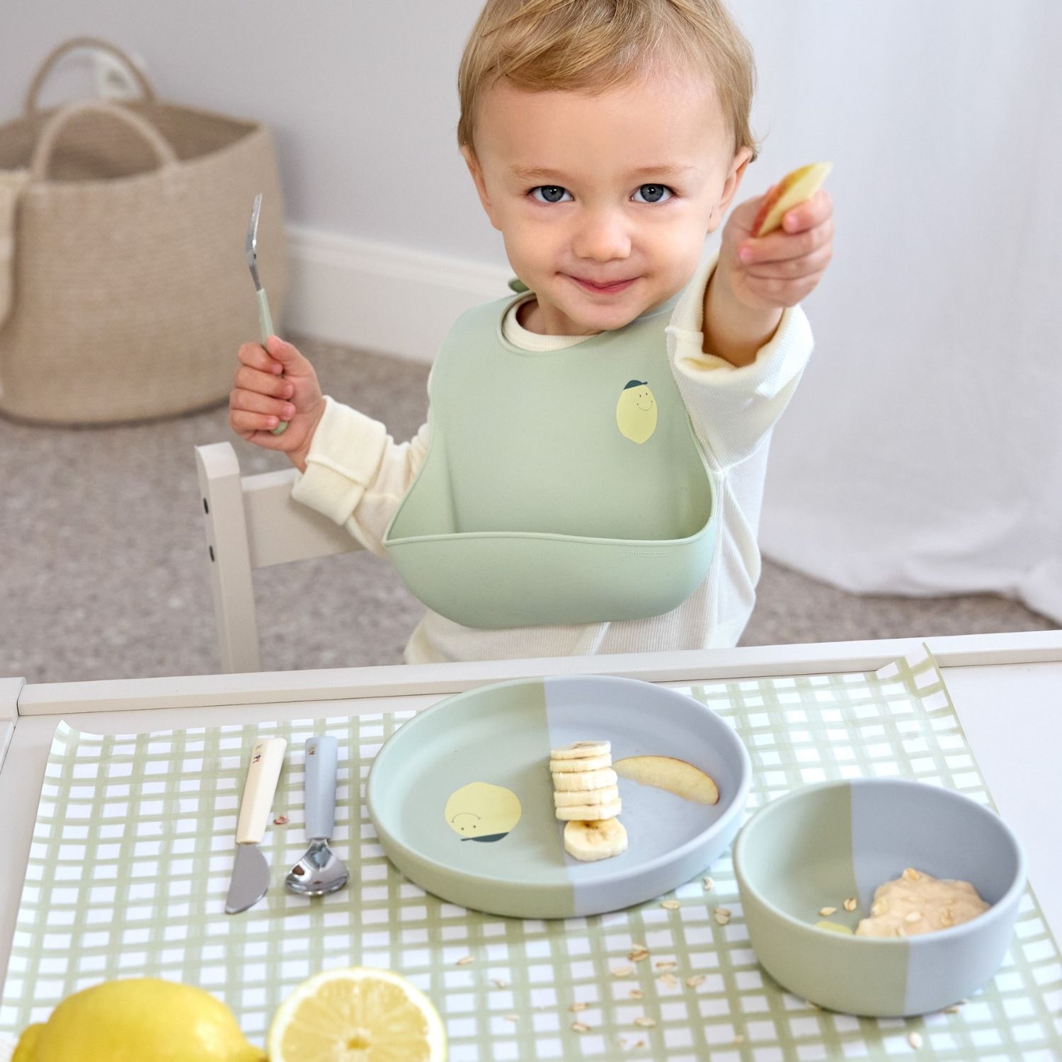 Lassig - Bavoir en silicone avec poche Happy Fruits Citron