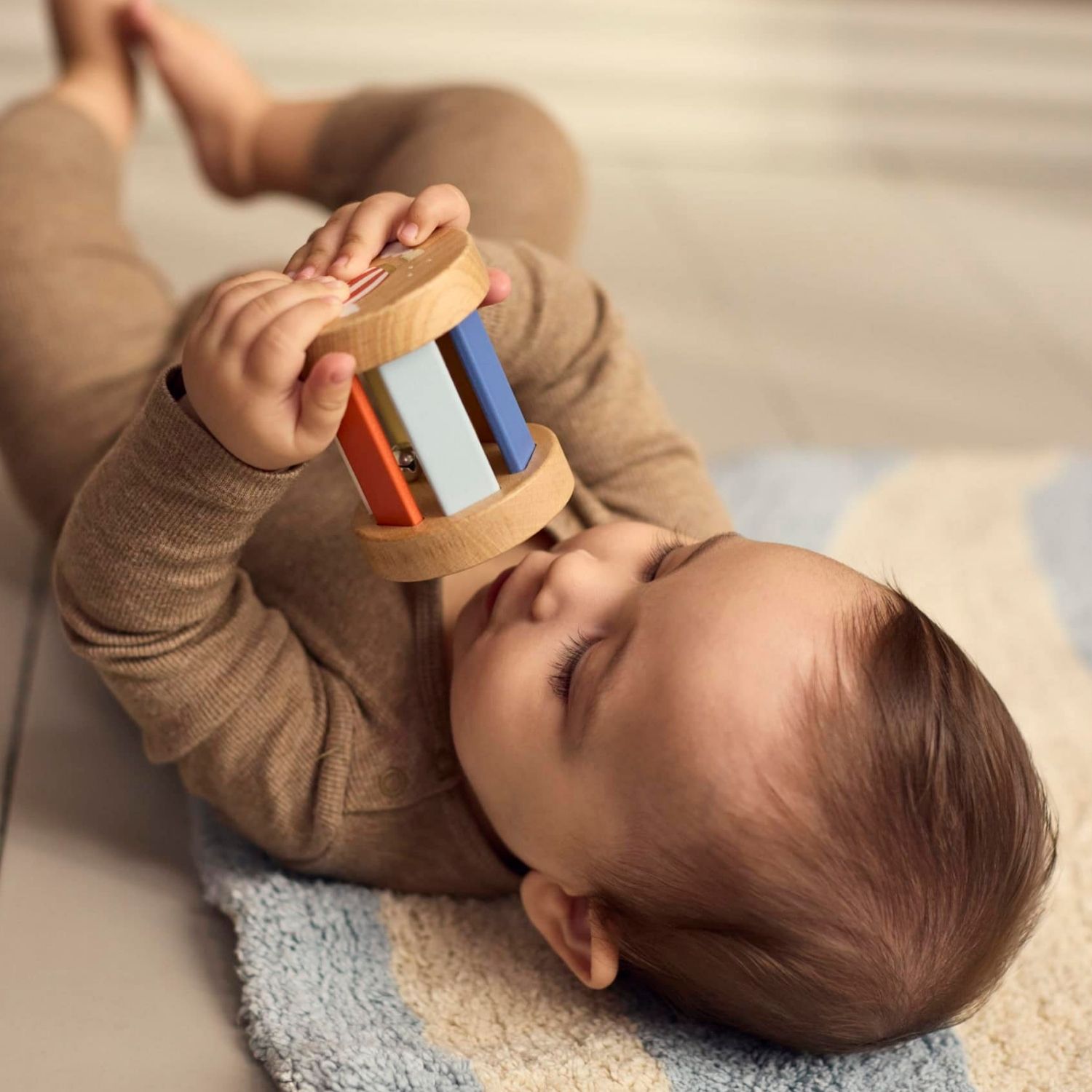 Valisette de jeu Mes premiers jouets sensoriels en bois (Filibabba) - Image 4