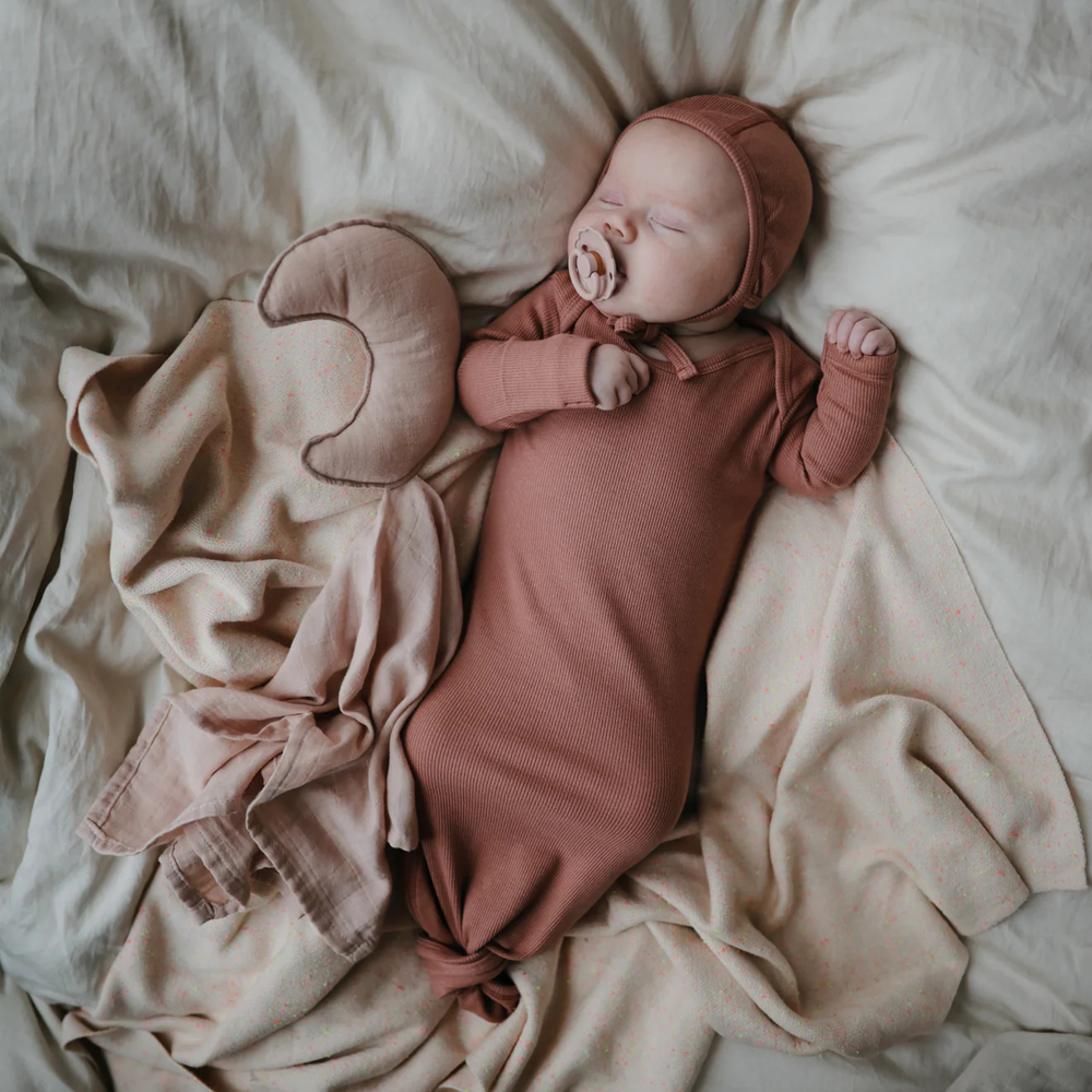 Doudou plat lune Blush (Mushie) - Image 1