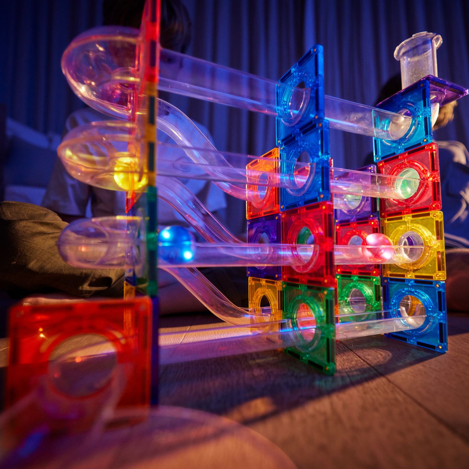 Cleverclixx - Circuit de billes magnétique et lumineux Dazzling Lights Intense (100 pièces)