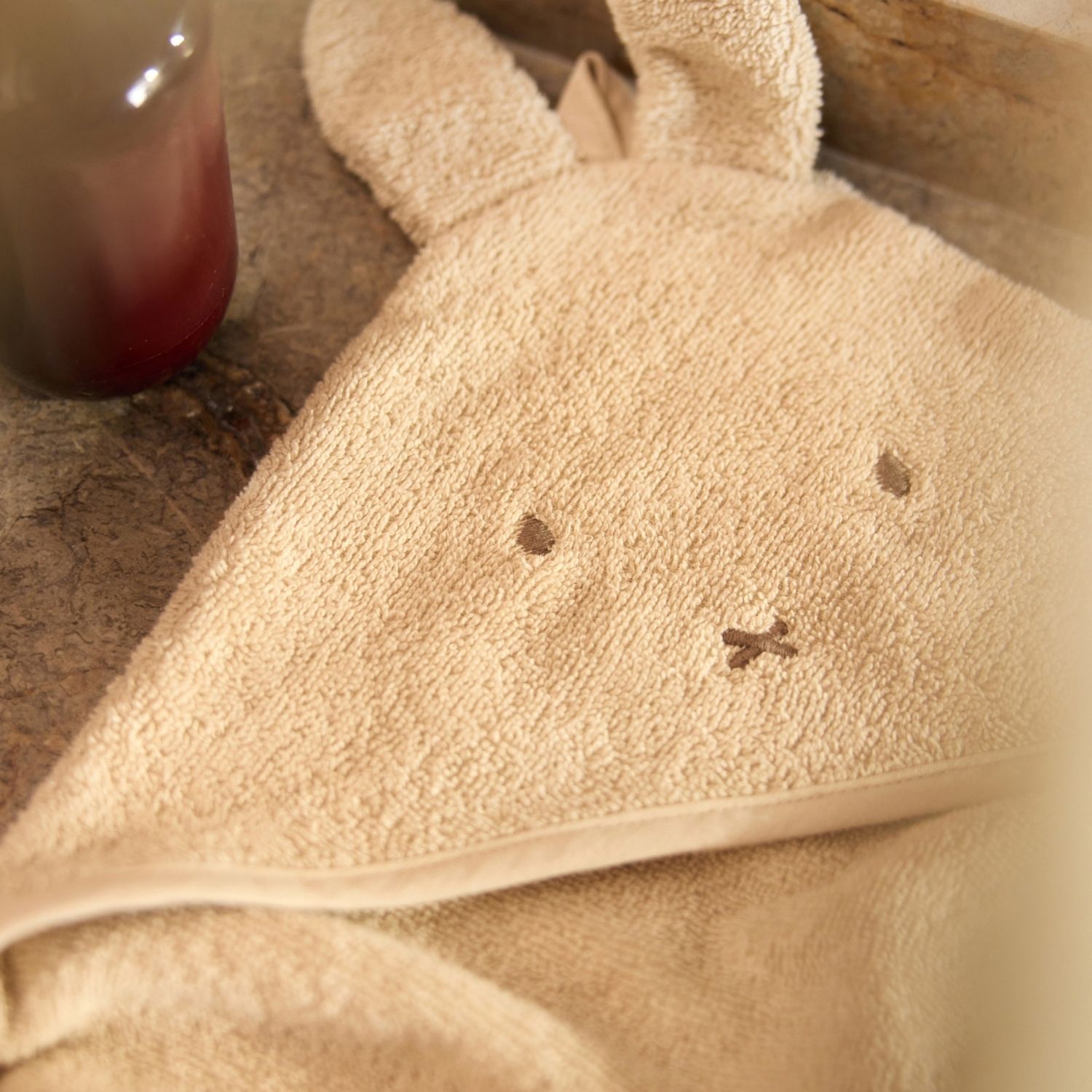 Cape de bain en éponge Miffy Warm Sand (75 x 75 cm) (Jollein) - Image 1