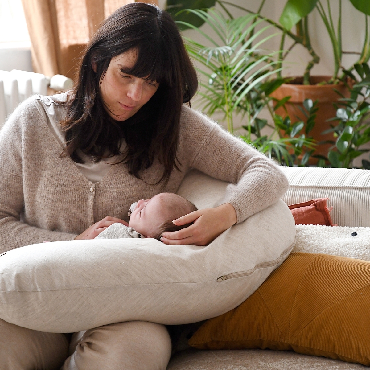 Coussin de grossesse Big Flopsy en lin (Béaba) - Image 1