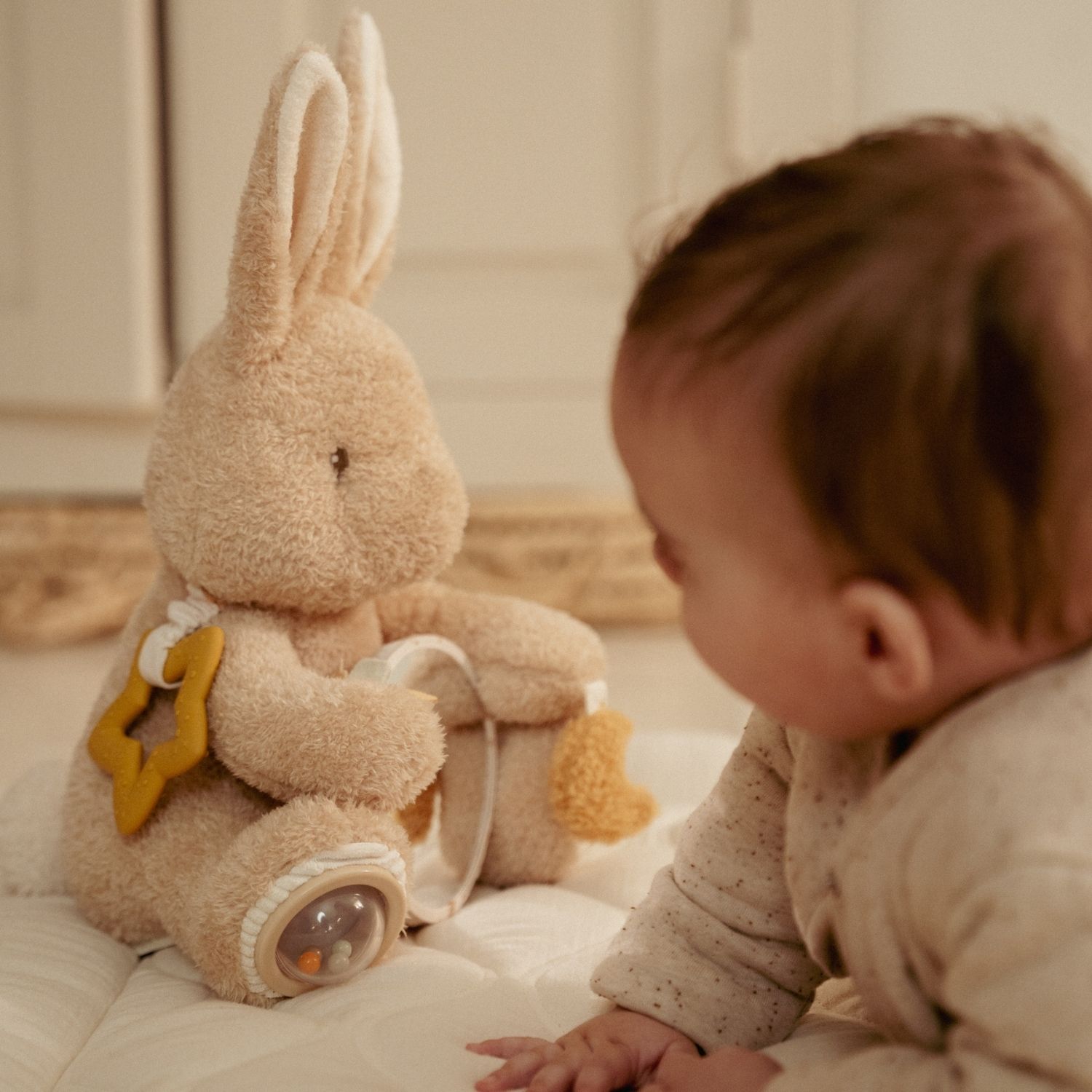 Peluche d'activités Lapin Newborn (Little Dutch) - Image 3