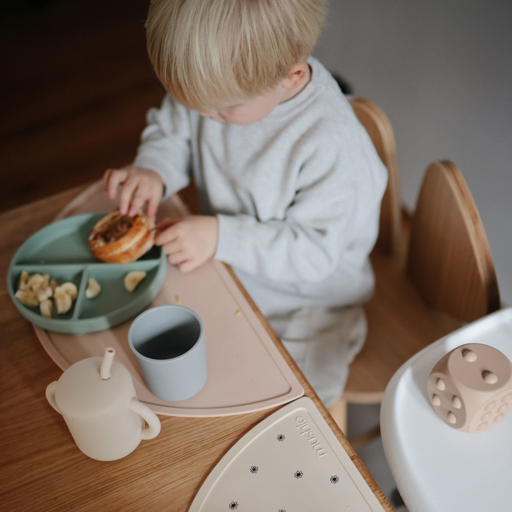 Set de table en silicone Black daisy (Mushie) - Image 3