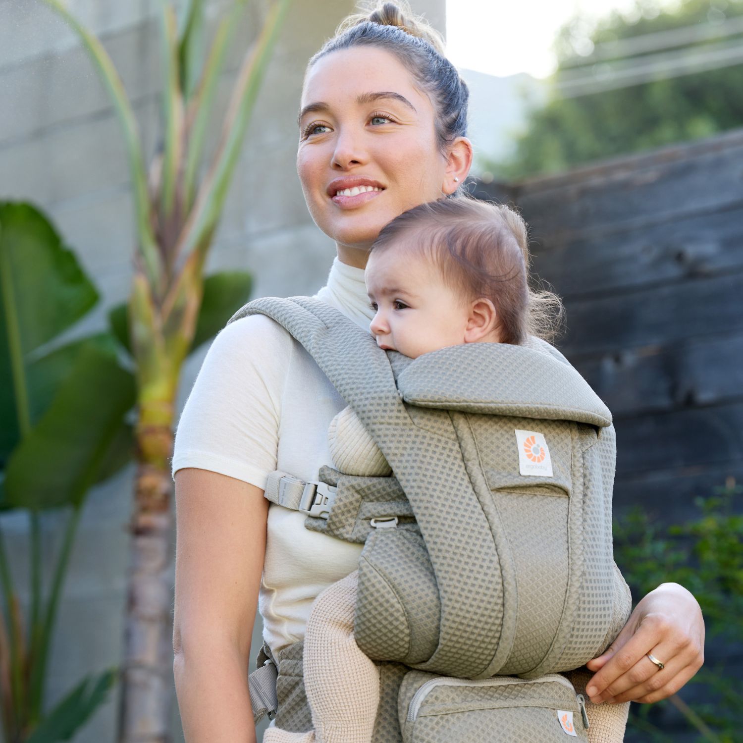 Porte-bébé Omni Deluxe Mesh Soft Olive (Ergobaby) - Image 1