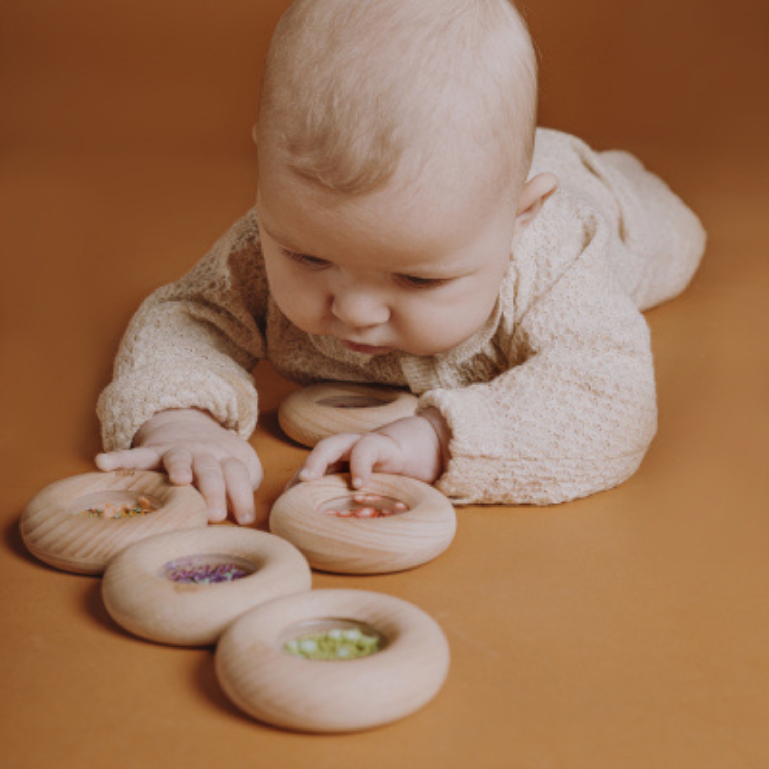Hochet sensoriel Sensory Donut citrons (Petit Boum) - Image 3