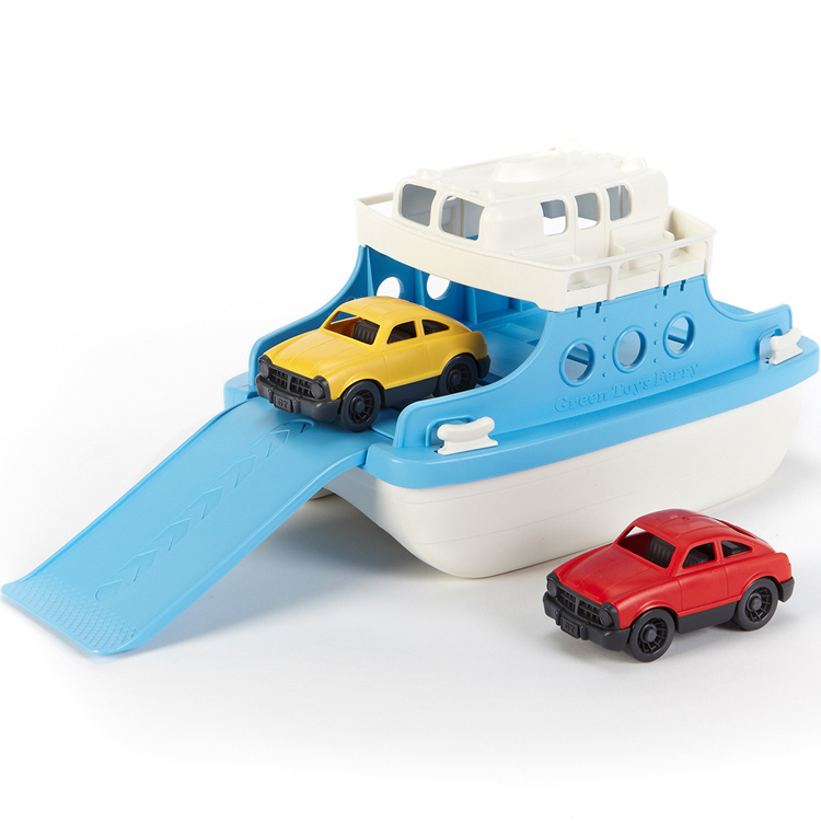 Ferry bleu et 2 petites voitures