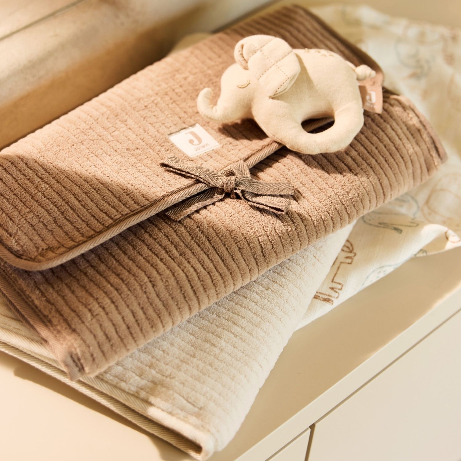 Tapis à langer nomade Cloudy Rib Milky Coffee (Jollein) - Image 3