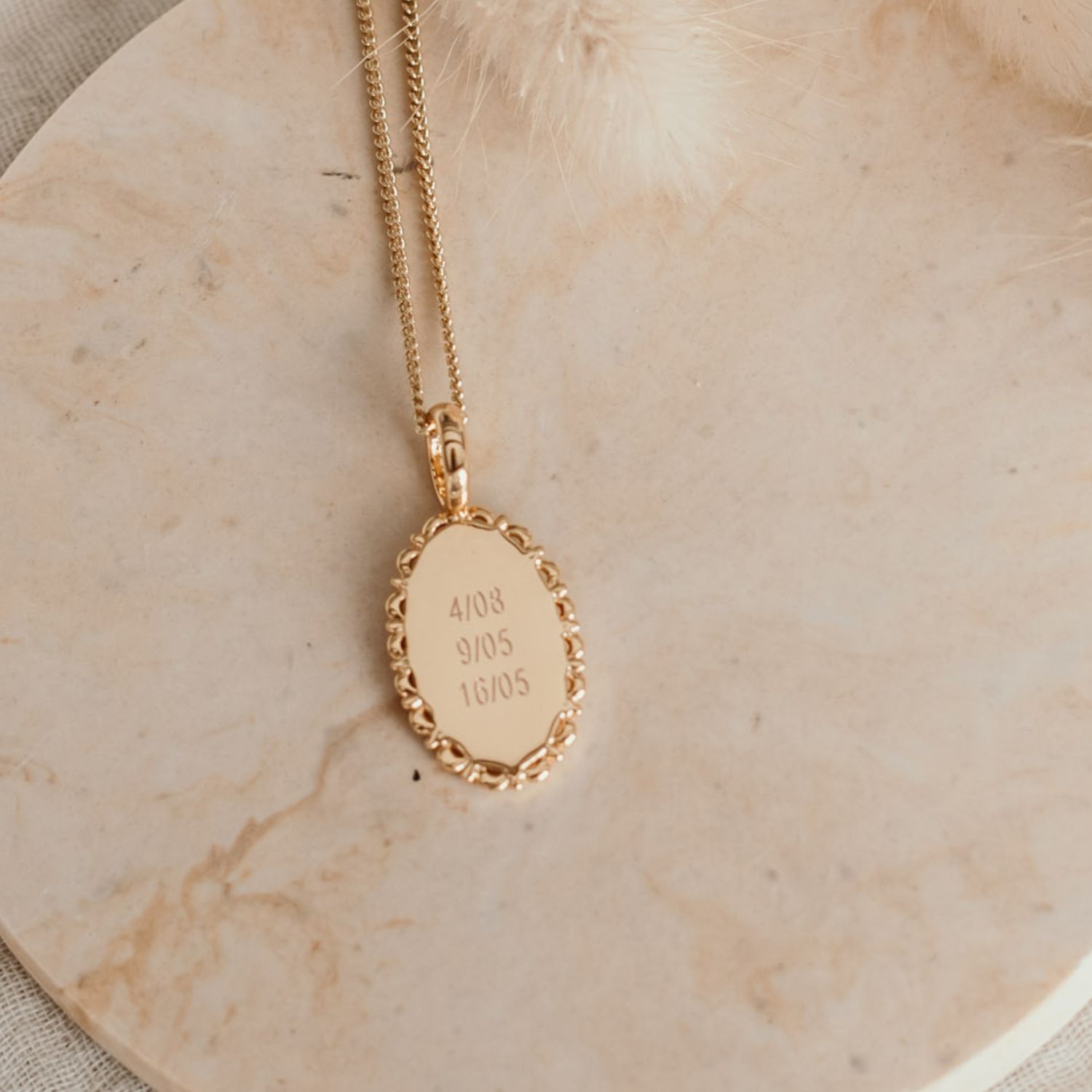 Pleine Lune - Collier médaille ovale Florale personnalisable (or jaune 18 carats)