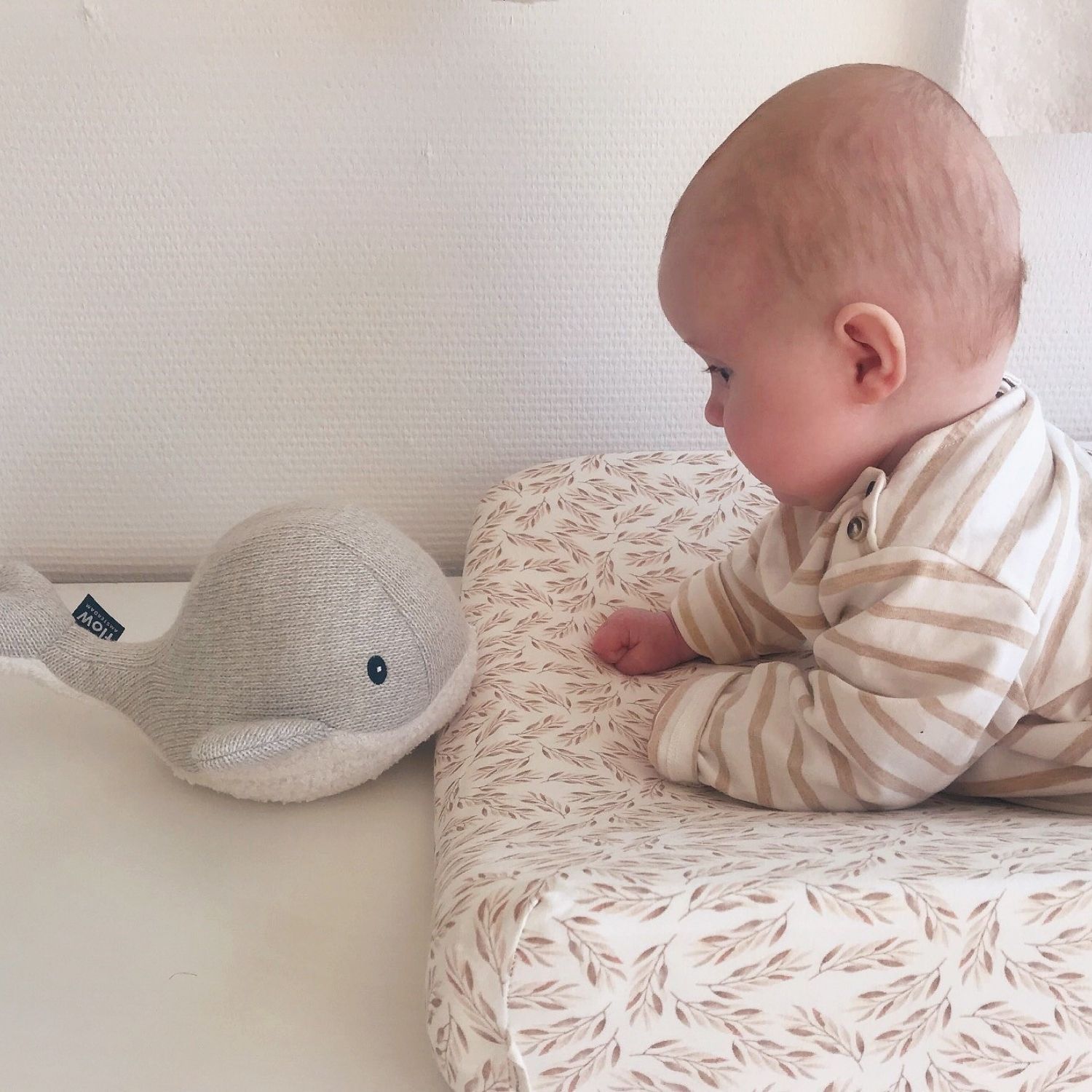 Peluche bruit blanc rechargeable baleine Moby gris (FLOW) - Image 4
