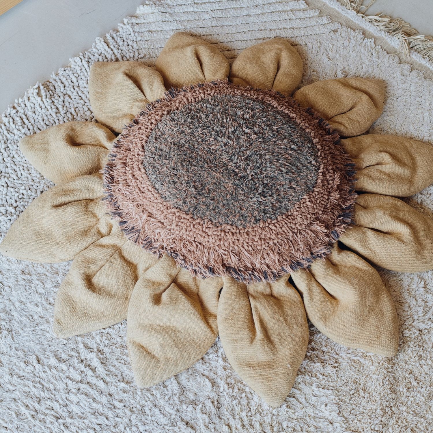 Coussin de sol Tournesol (90 cm) (Lorena Canals) - Image 5