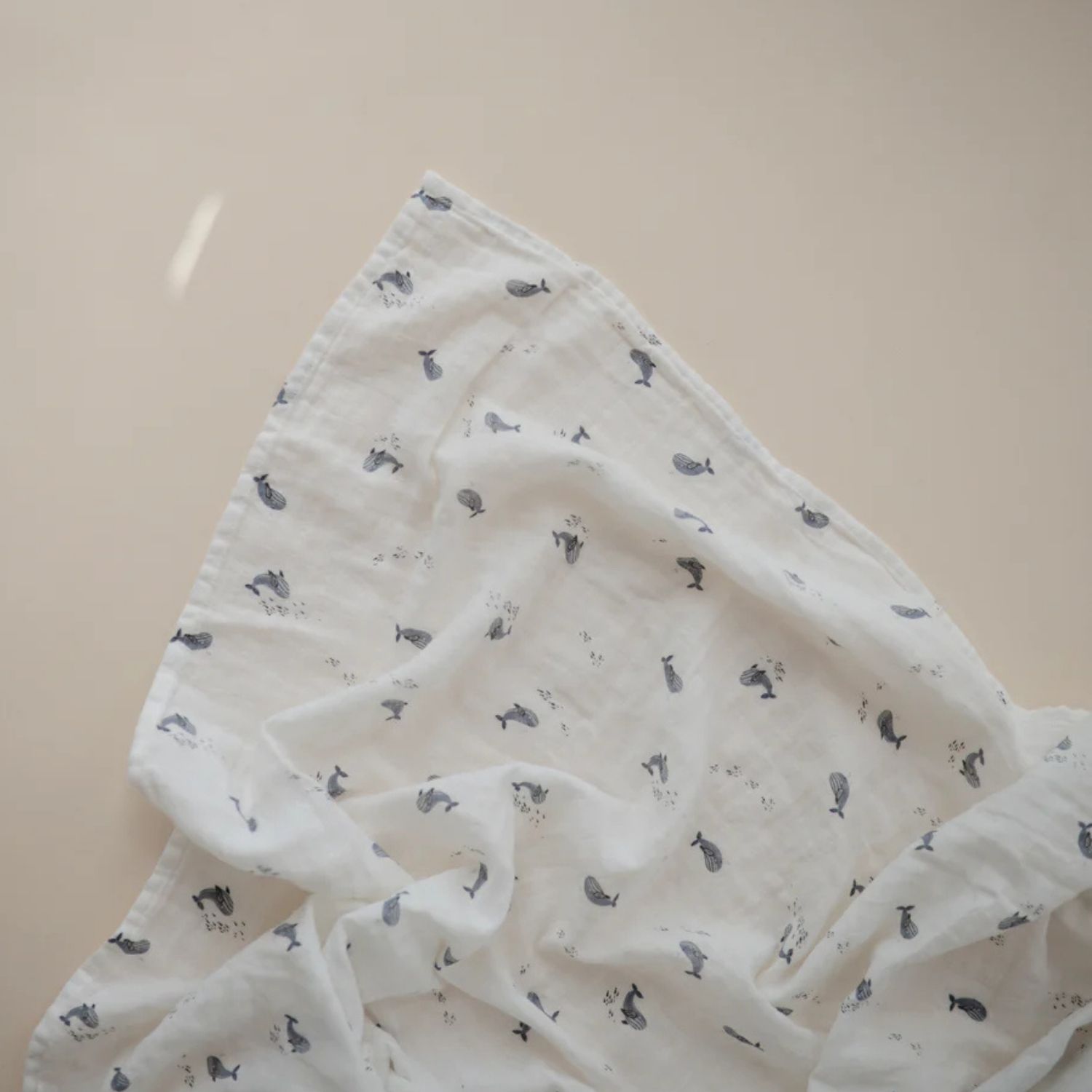 Maxi lange en coton bio Baleine (120 x 120 cm) (Mushie) - Image 2