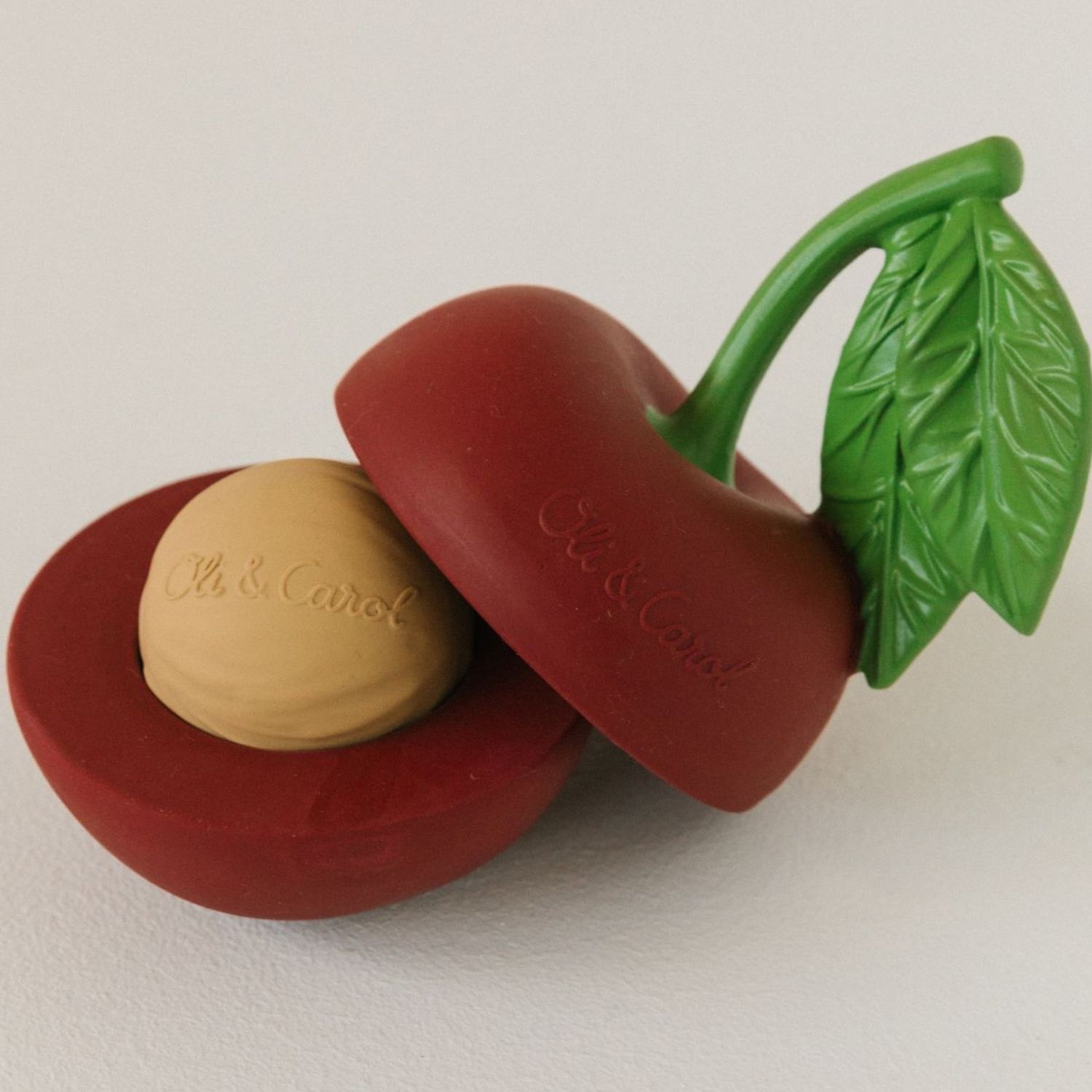 Jouet à empiler et balle hochet Cherry (Oli and Carol) - Image 4