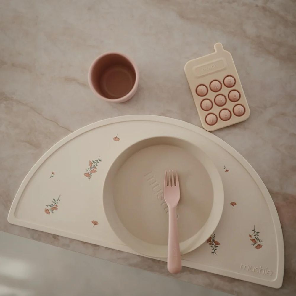 Set de table en silicone Pink Flowers (Mushie) - Image 3
