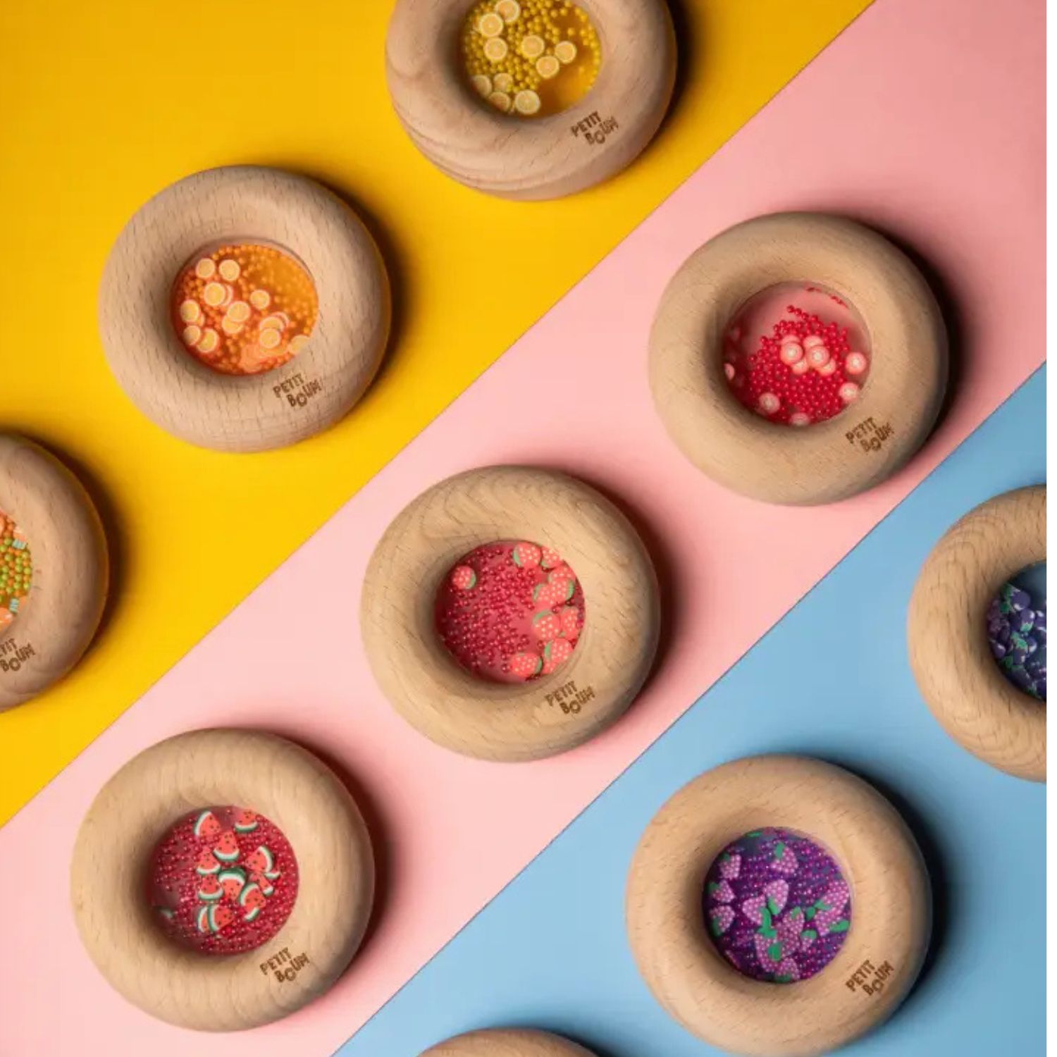Hochet sensoriel Sensory Donut oranges (Petit Boum) - Image 3